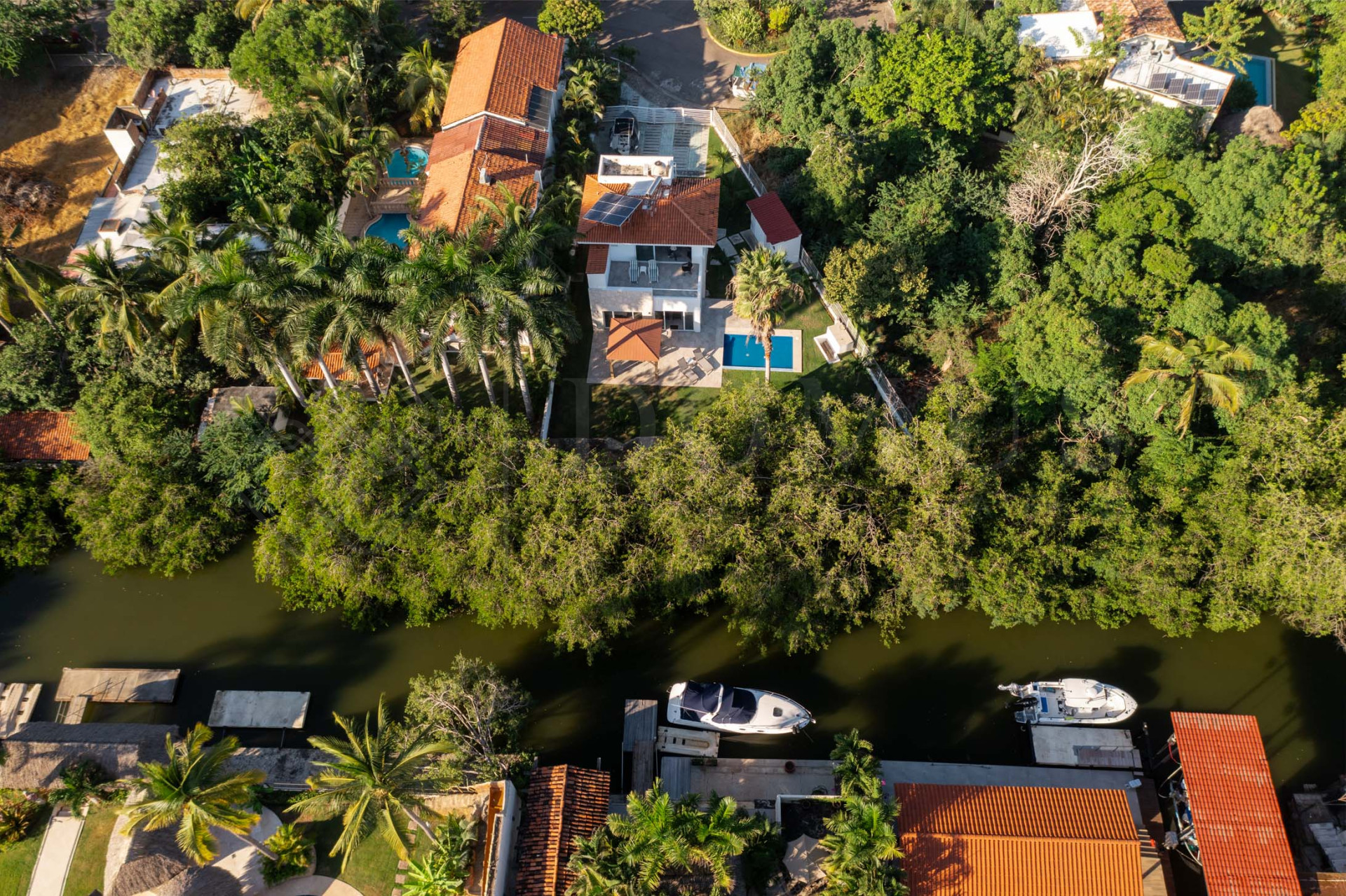 Galeria de Casa Primavera 77 - Casa frente a canal en venta, Nuevo Vallarta