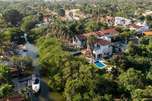 Casa Primavera 77 - Casa frente a canal en venta, Nuevo Vallarta
